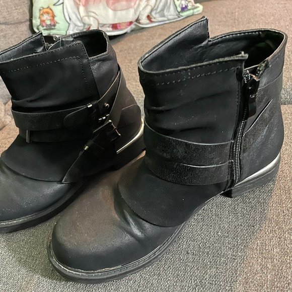 Multi-textured black booties - Picture 3 of 16